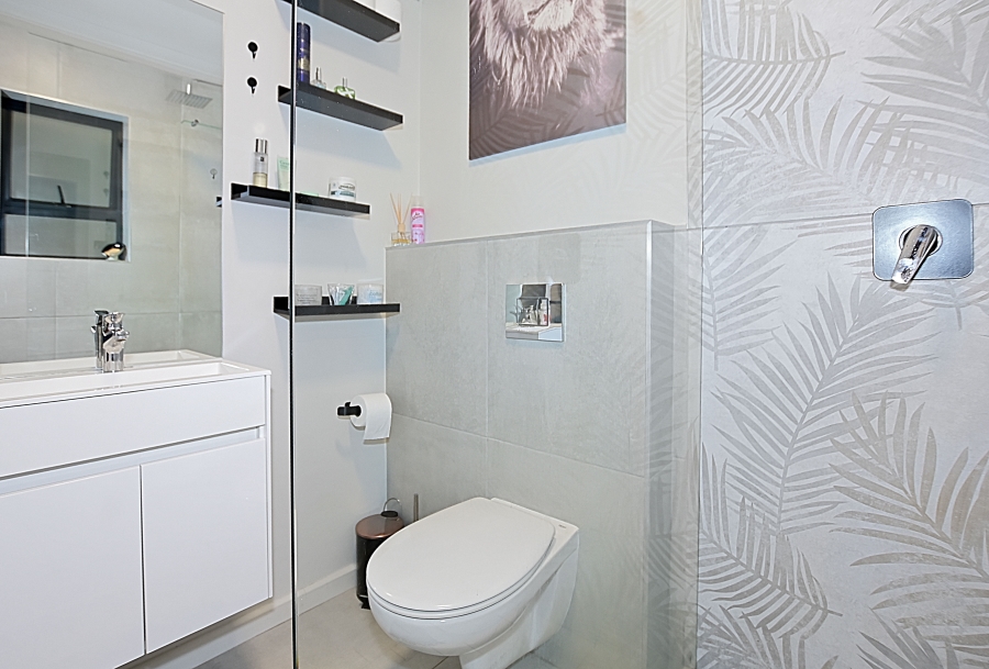 1 Bedroom Property for Sale in Table View Western Cape